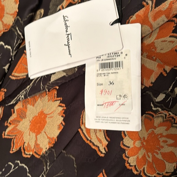 FLASH SALE $3,000 Brand New Salvatore Ferragamo Floral Blazer
Size: 36 - Picture 3 of 13